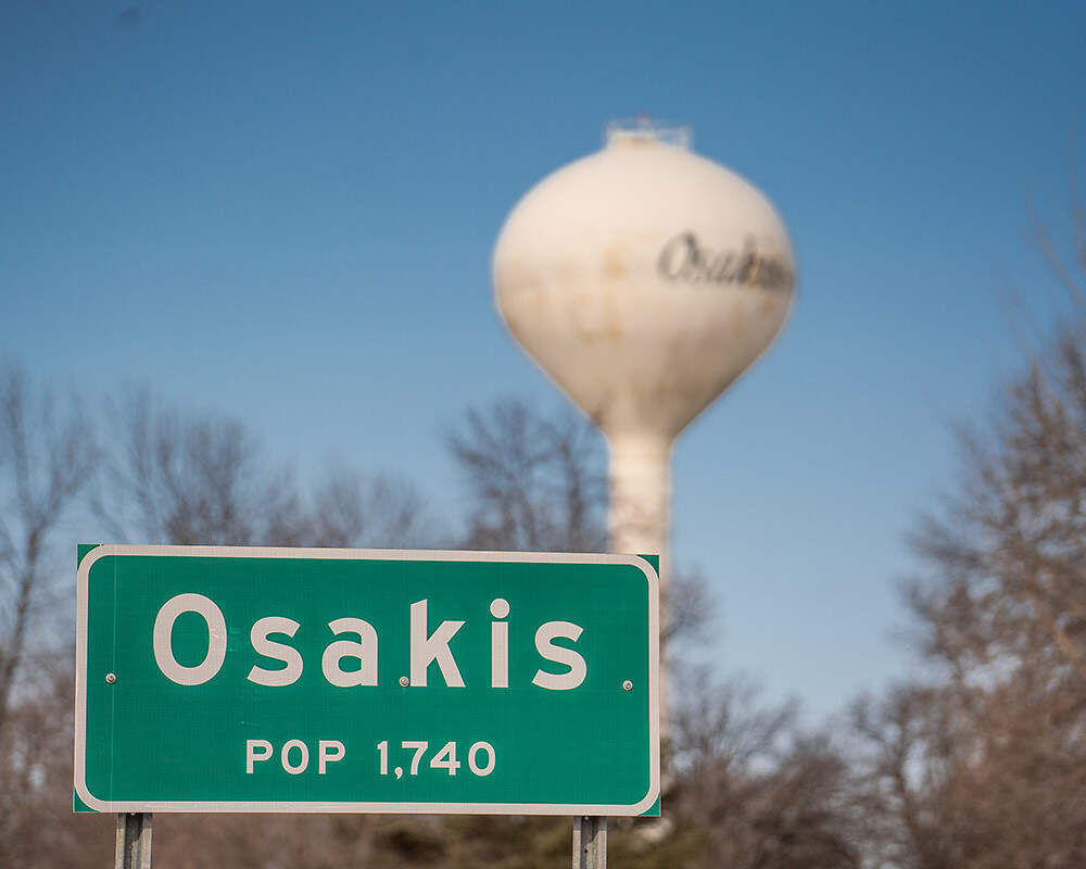 Osaskis sign and water tower